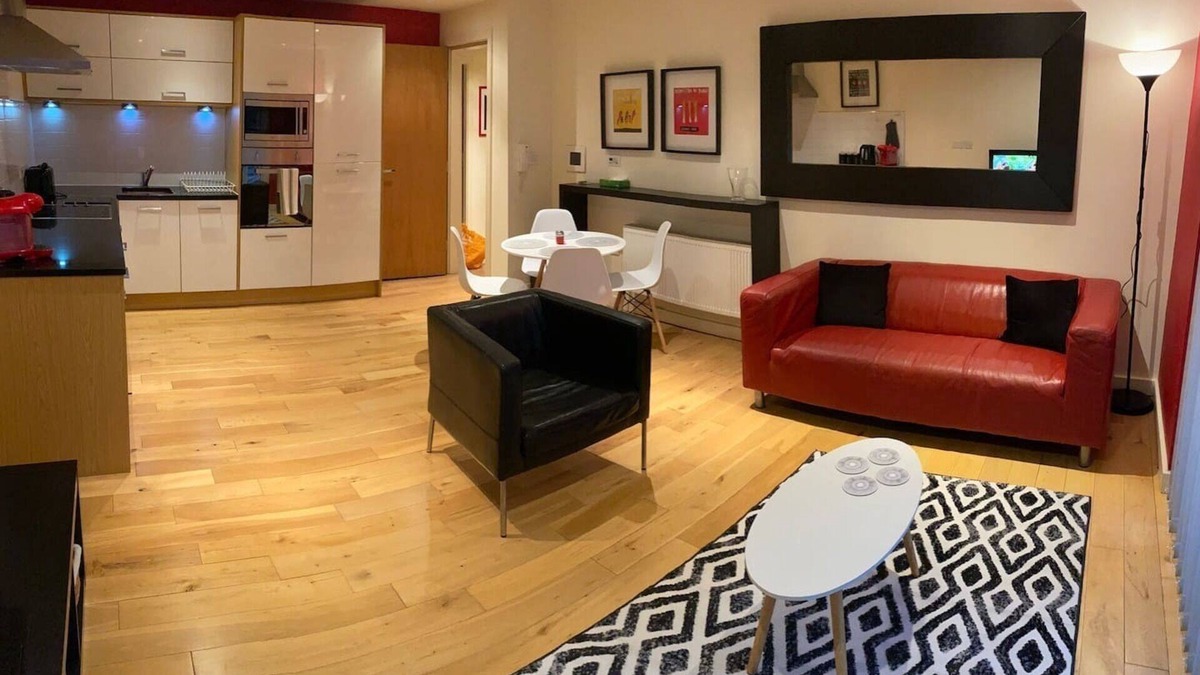 Hull Apartment | Apartment - Sleeps 4 - Balcony - Parking - Pets Ok