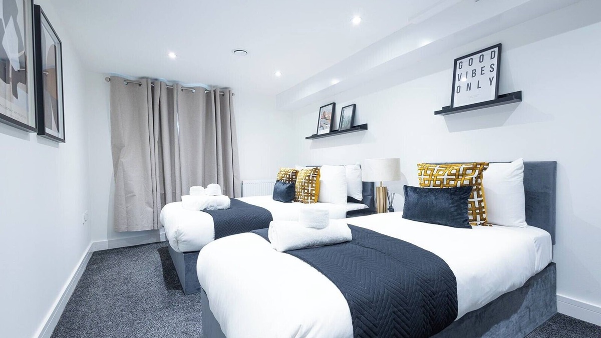 Gravesend Apartment | Apartment - Sleeps 4 & Free Parking