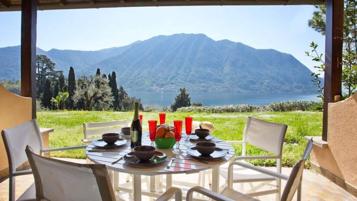Sala Comacina Apartment | Apartment sleeps 8 with amazing lake views
