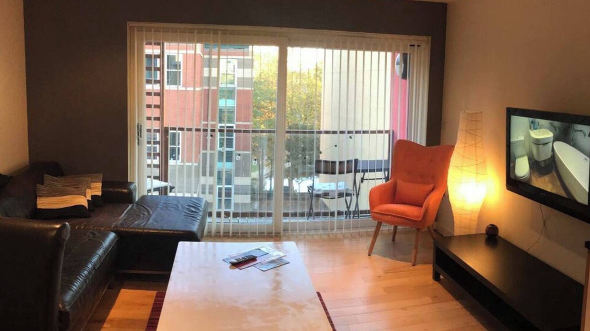 Hull Old Town Apartment | Apartment-sleeps4-balcony-parking-petsok