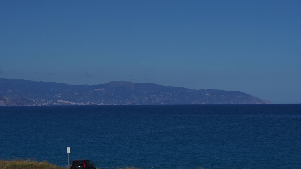 Milazzo Apartment | Apartment Spiaggia di Ponente With Views of the Aeolian Islands