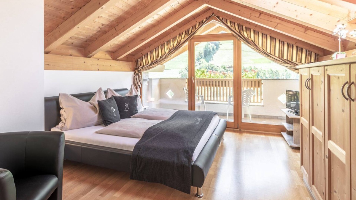 Valle Aurina Apartment | Apartment "Steinhaus XL1" with Mountain View, Shared Pool & Wi-Fi
