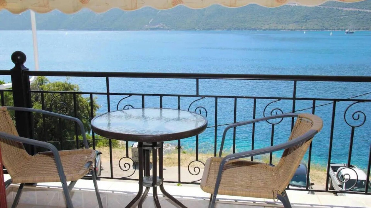 Vassiliki Apartment | Apartment 'Studios and Apartments Thomas 13' with Sea View, Wi-Fi and Air Conditioning