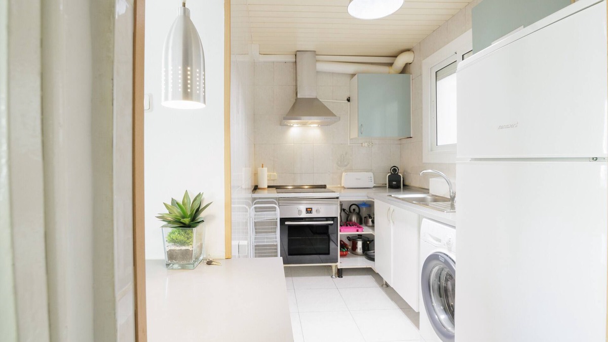 La Nova Esquerra de l'Eixample Apartment | Apartment 'T1 Tarradellas Sants Est' with Private Terrace, Wi-Fi and Air Conditioning