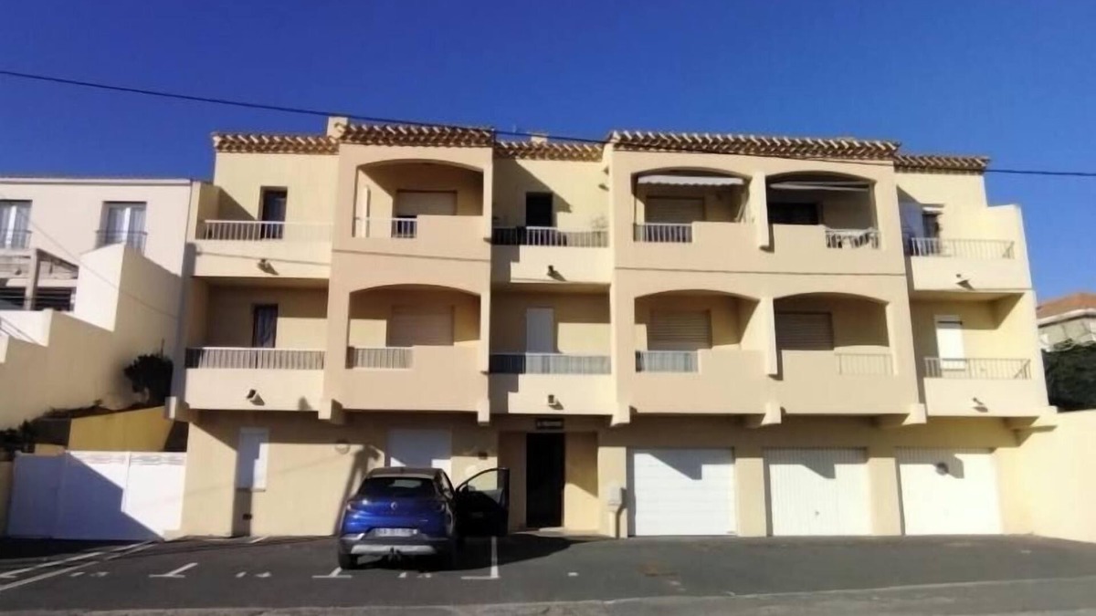 Saint-Pierre-la-Mer Apartment | Apartment T3 RDC with terrace - 5mn from the sea