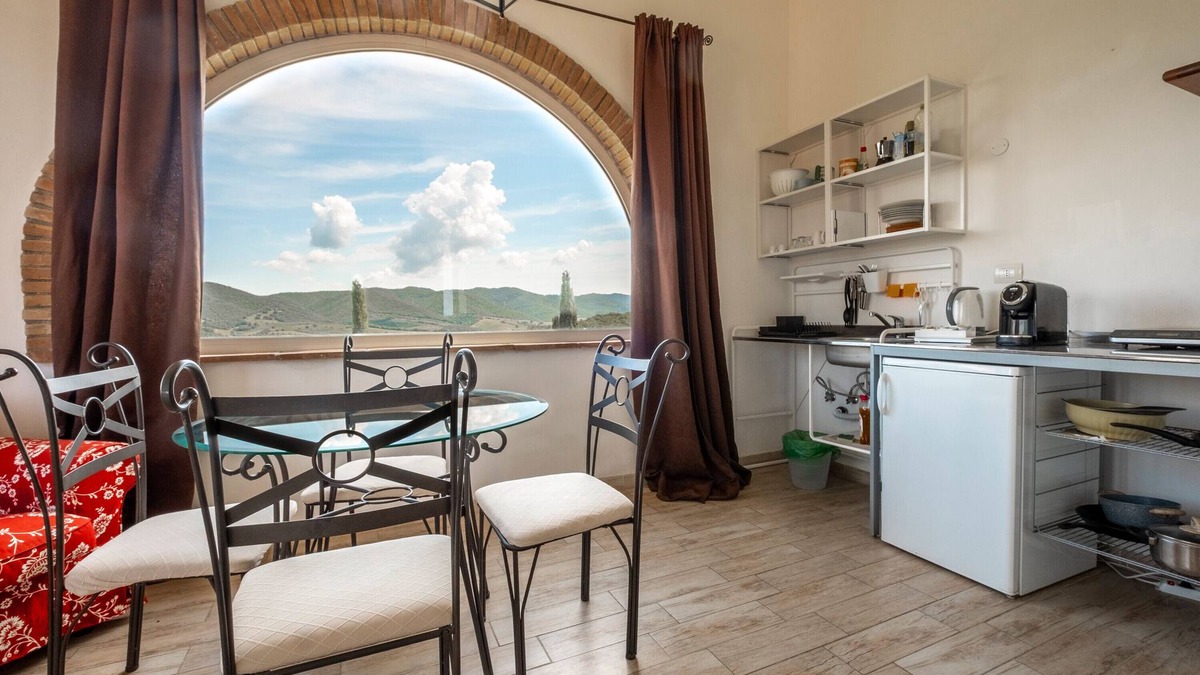 Capalbio Apartment | Apartment 'Tamerice' with Shared Pool, Wi-Fi and Air Conditioning