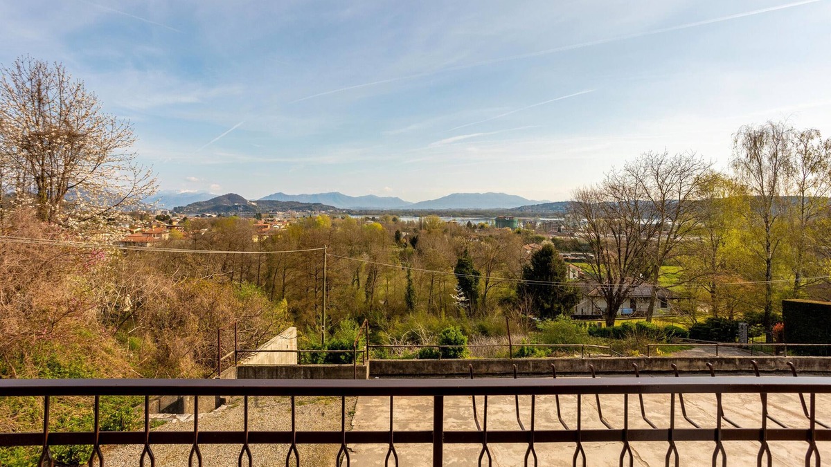 Arona Apartment | Apartment 'Terrazza' with Lake View, Private Terrace and Wi-Fi