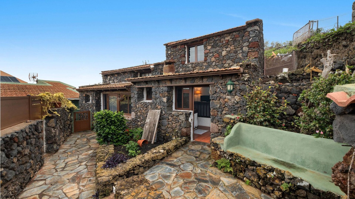 Tesbabo Apartment | Apartment 'Tesbabo Rural - Camelia' with Sea View, Private Terrace and Wi-Fi