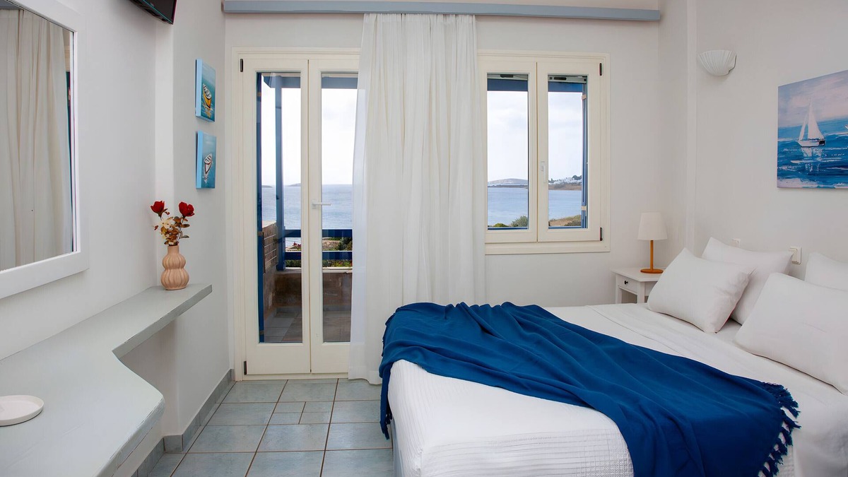 Logaras Apartment | Apartment 'The Icarian Double Room' with Sea View, Wi-Fi and Air Conditioning