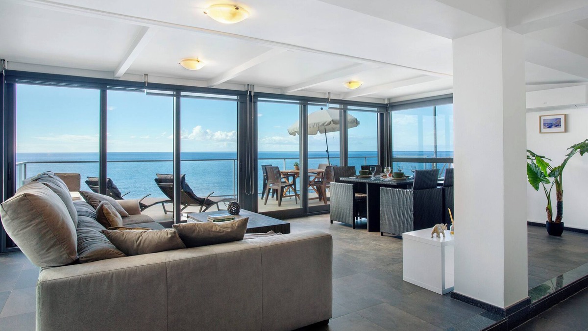 Jardim do Mar Apartment | Apartment 'The Wave House - Seaside Haven' with Sea View, Wi-Fi and Air Conditioning