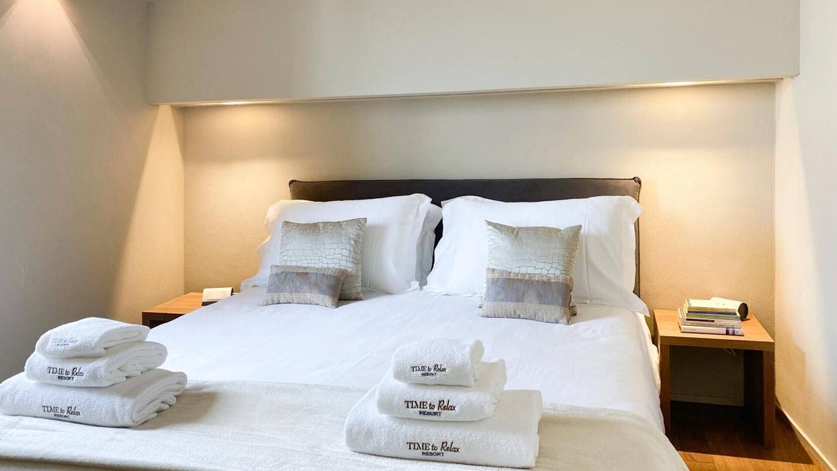Ponti sul Mincio Apartment | Apartment 'Time To Relax Resort - Gelso' with Shared Pool, Wi-Fi and Air Conditioning