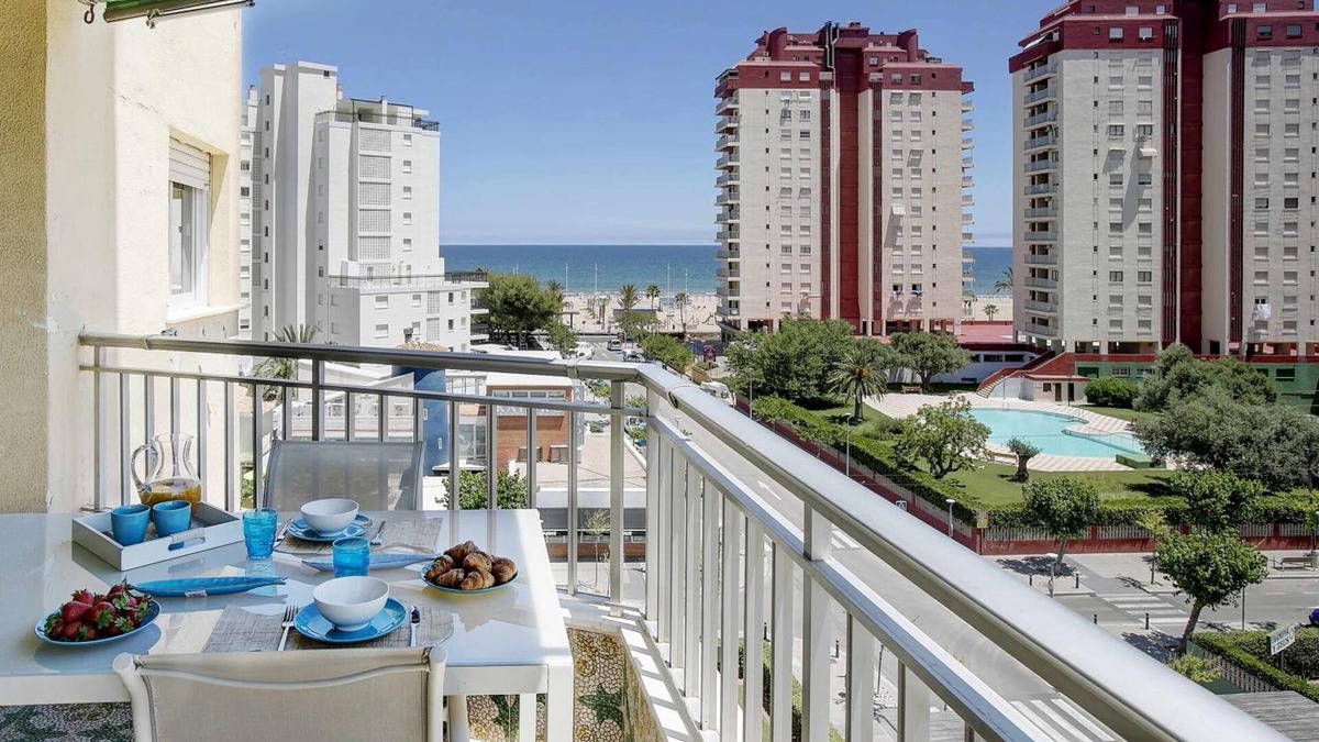 Grau i Platja Apartment | Apartment 'Tokiomar Playa' with Sea View, Wi-Fi and Air Conditioning
