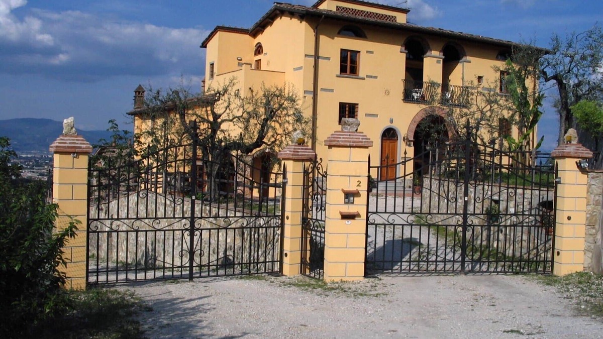 San Martino alla Palma Apartment | Apartment Tramontana in Holiday farm in the hills with beautiful views of Florence!