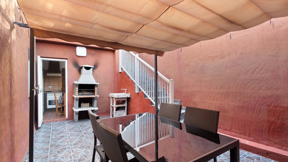 Mocanal Apartment | Apartment 'Trebol 3' with Sea View, Private Terrace and Wi-Fi