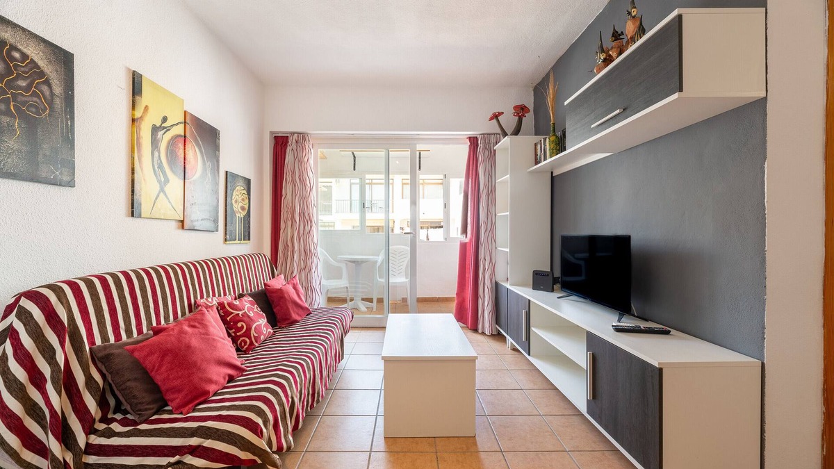 Es Pujols Apartment | Apartment 'Trilo 24' with Wi-Fi and Air Conditioning