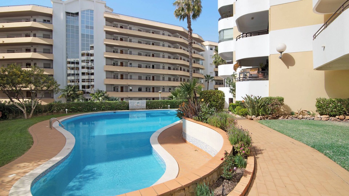 Vilamoura Apartment | Apartment "Tropicana" with Shared Pool & Wi-Fi