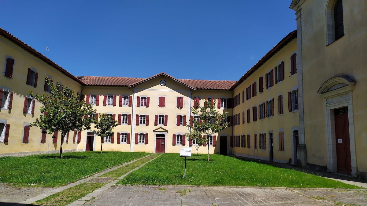 Larressore Apartment | APARTMENT TYPE F2 ON HISTORICAL SITE CLASSIFIED 3*