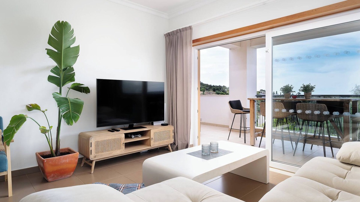 Portimao Apartment | Apartment 'V2 Vale da Ribeira' with Shared Pool, Wi-Fi and Air Conditioning
