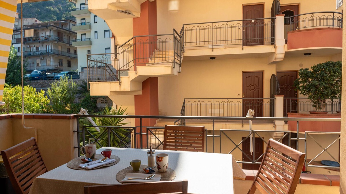 Piraino Apartment | Apartment 'Vacanza Gliaca' with Sea View, Balcony and Air Conditioning