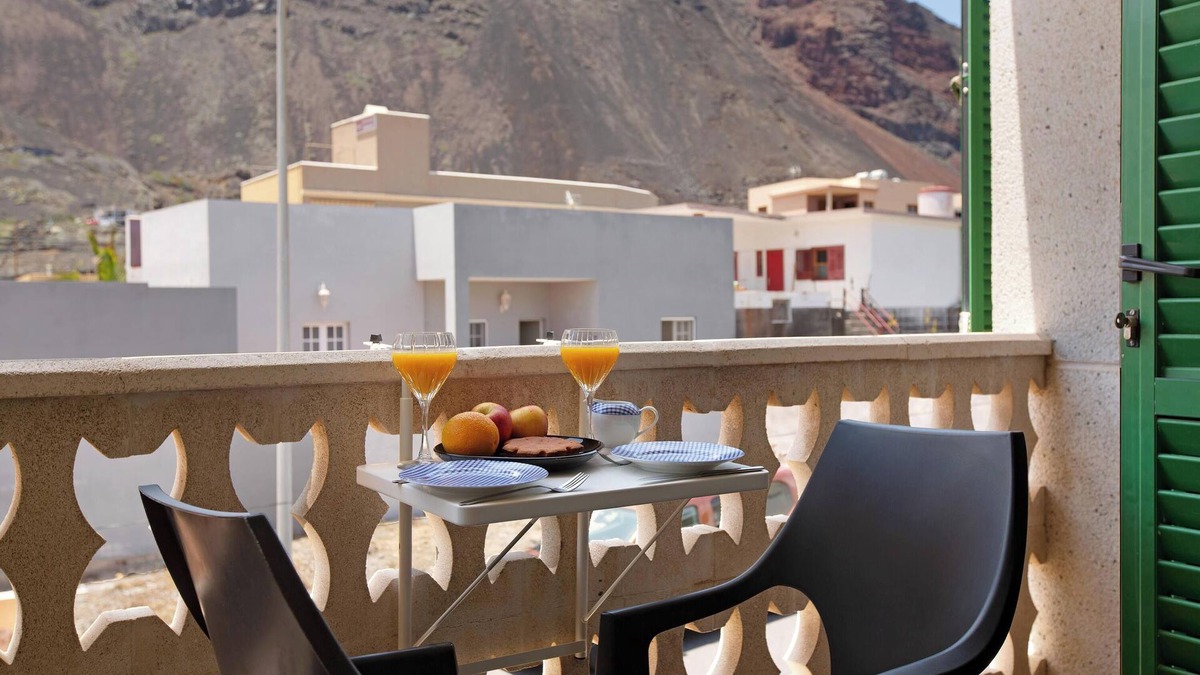 Tamaduste Apartment | Apartment "Vacation Home La Sanjora" Close to the Beach with Wi-Fi & Balcony