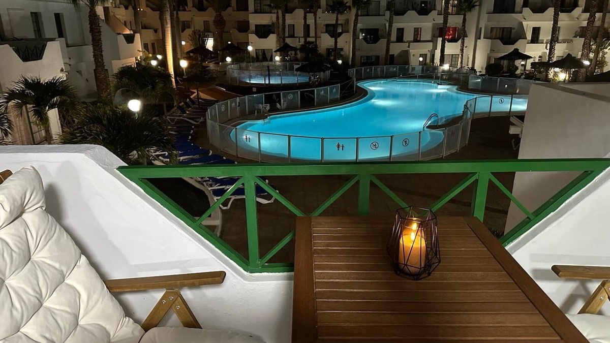 Puerto del Carmen Apartment | Apartment Valentina: Comfort and terrace with pool view in Lanzamar