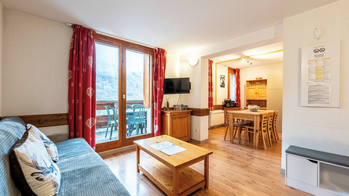Les Granges Apartment | Apartment 'Valloire' with Mountain View, Private Terrace and Wi-Fi