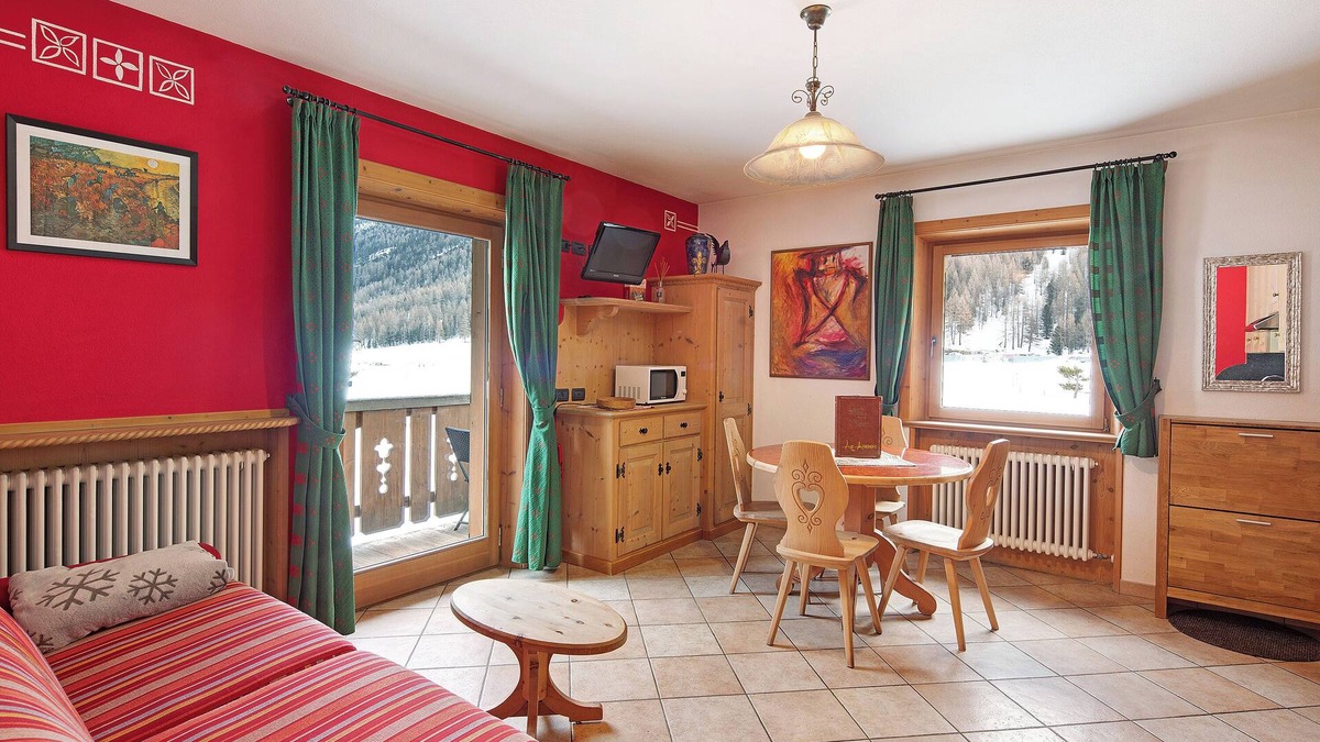 Livigno Apartment | Apartment Van Gogh Casa Cambra with Mountain View & Wi-Fi