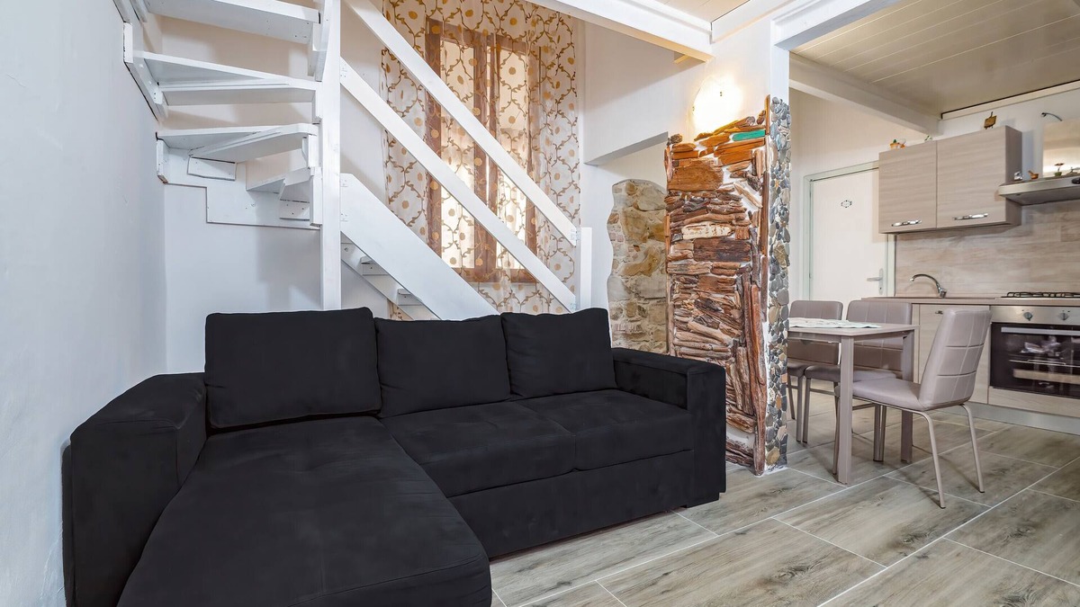 Piombino Apartment | Apartment 'Vespucci' with Private Terrace, Wi-Fi and Air Conditioning