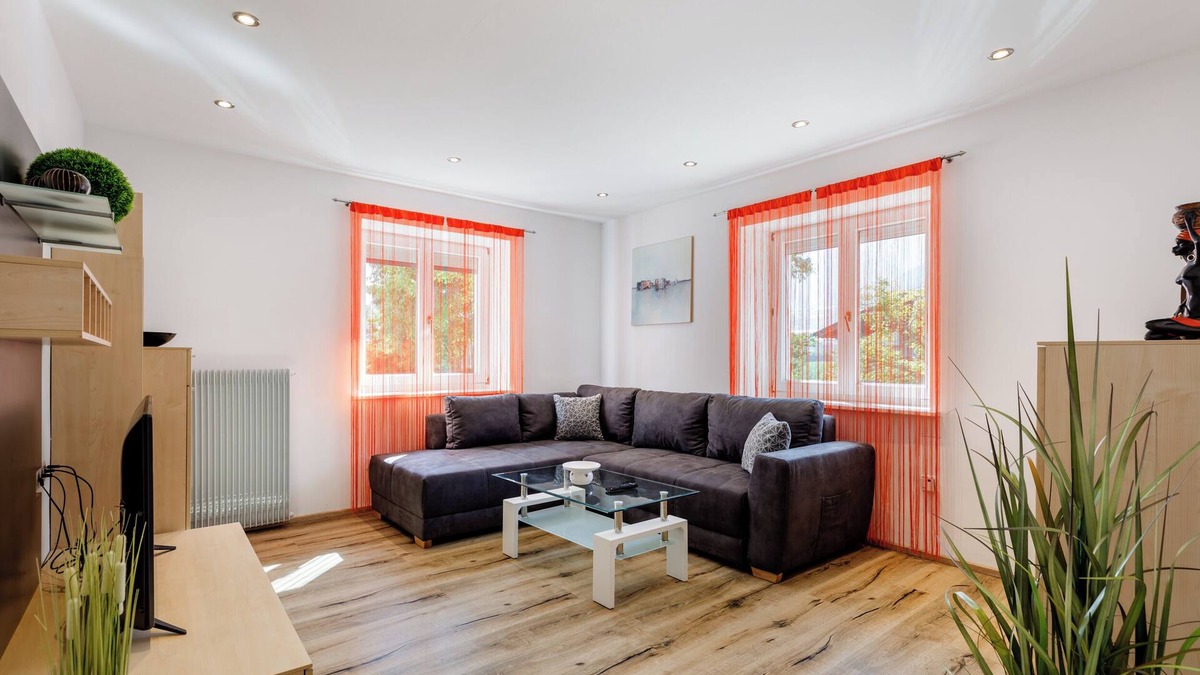 Naturno Apartment | Apartment Viktoria with private garden to celebrate with family and friends