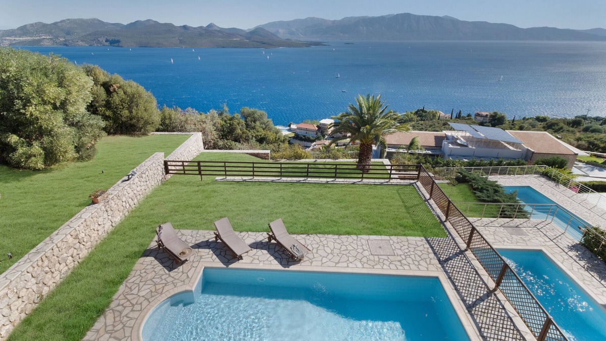 Nikiana Apartment | Apartment 'Villa Aeropi' with Sea View, Wi-Fi and Air Conditioning
