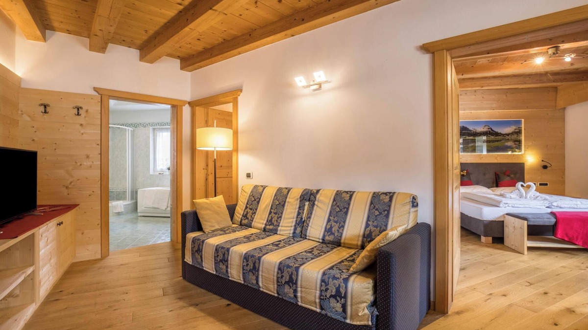 Mareo Apartment | Apartment "Villa Anita Piz da Peres" with Mountain View, Sauna, Wi-Fi & Terrace