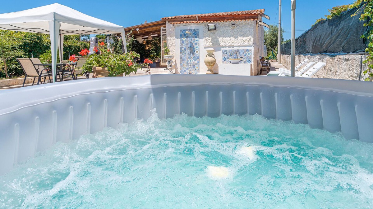 Noto Marina Apartment | Apartment 'Villa Dünya Ospitalità Siciliana' with Private Pool, Terrace and Air Conditioning