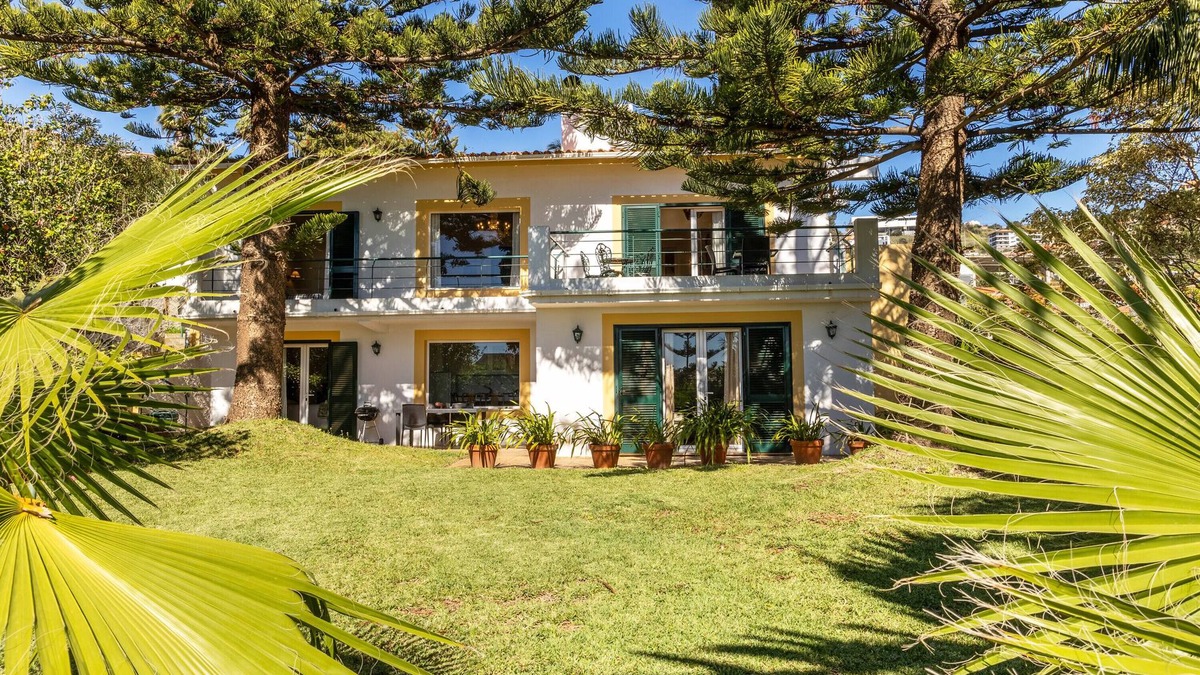 Canico Apartment | Apartment "Villa Echium T1" with one bedroom and shared garden