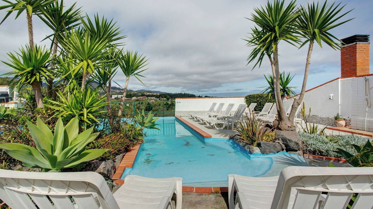 Canico Apartment | Apartment 'Villa Pool Front' with Mountain View, Shared Pool and Wi-Fi