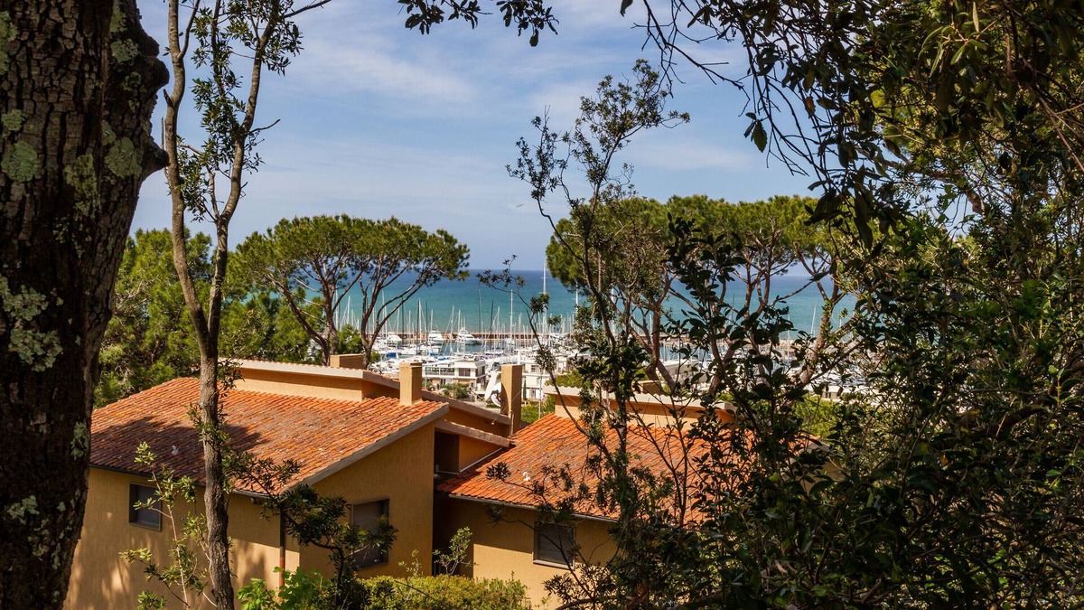 Puntone di Scarlino Apartment | Apartment "Villetta Dei Pini" with Sea View, Private Garden & Wi-Fi