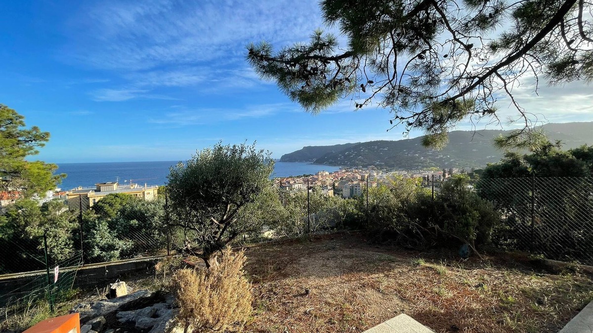 Spotorno Apartment | Apartment "Villetta My Sea" with Sea View and Wi-Fi