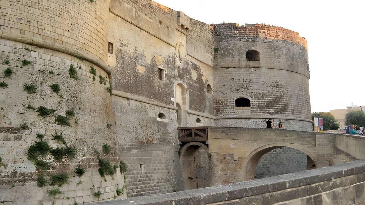 Otranto Historic Centre Apartment | Apartment 'Vista Castello - Otranto' with Sea View, Wi-Fi and Air Conditioning