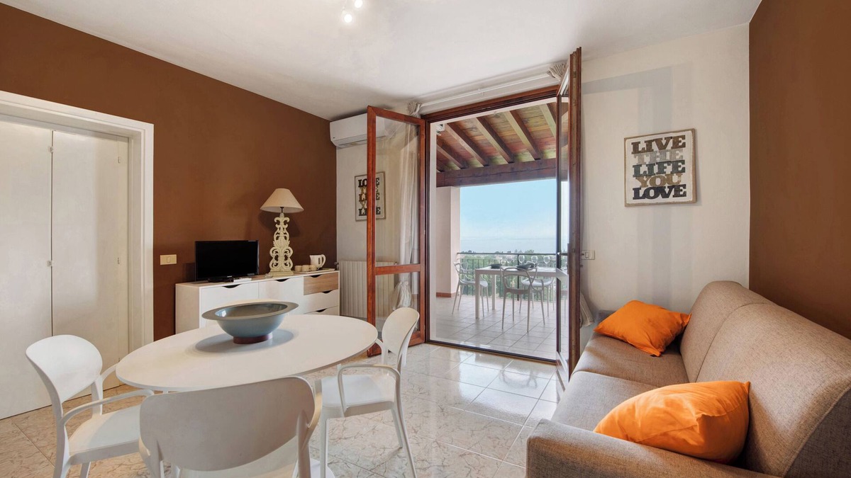 Soiano del Lago Apartment | Apartment 'Vista Lago 1' with Lake View, Shared Pool and Wi-Fi