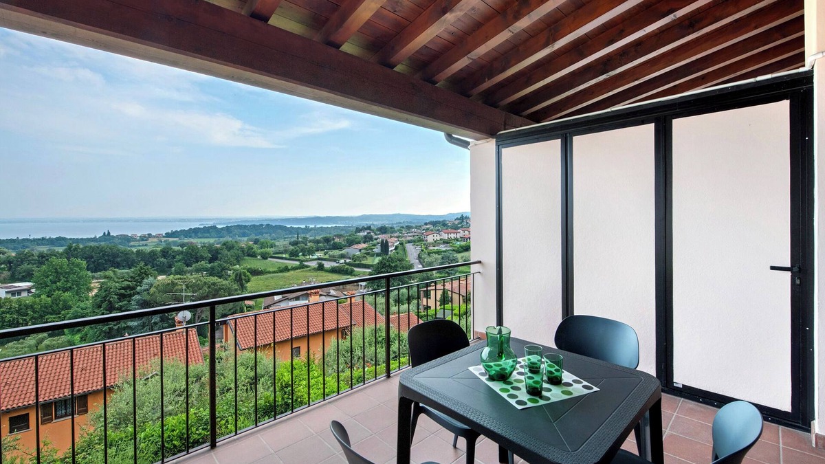 Soiano del Lago Apartment | Apartment 'Vista Lago 2' with Lake View, Shared Pool and Wi-Fi
