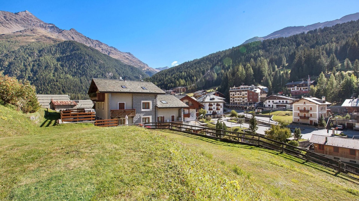 Santa Caterina Valfurva Apartment | Apartment 'Vittoria Trilo' with Mountain View, Terraces & Wi-Fi