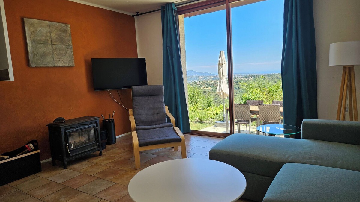 Saint-Jeannet Apartment | Apartment VUE MER on the Côte d'Azur with garden for 2 - 3 persons