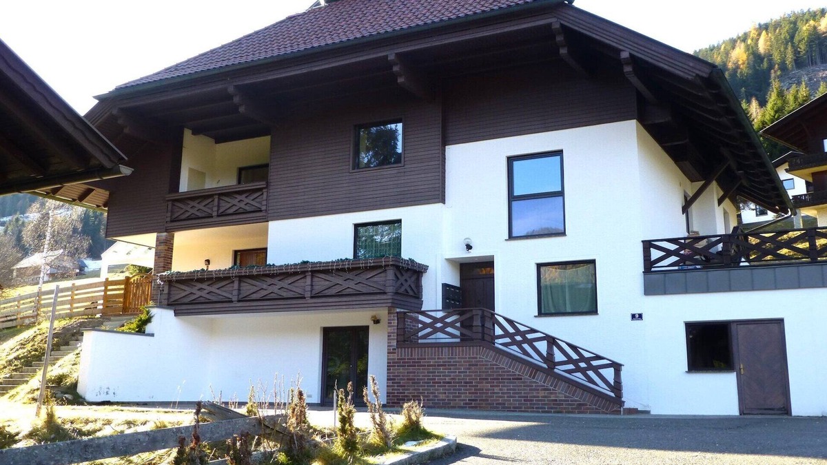 Bad Kleinkirchheim Apartment | Apartment with mountain & slope view