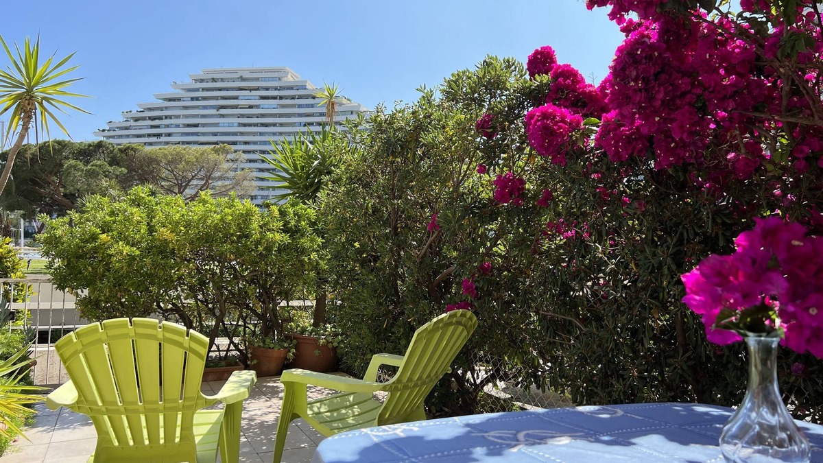 Villeneuve Loubet Beach Apartment | Apartment with large terrace 1 min from the beach!