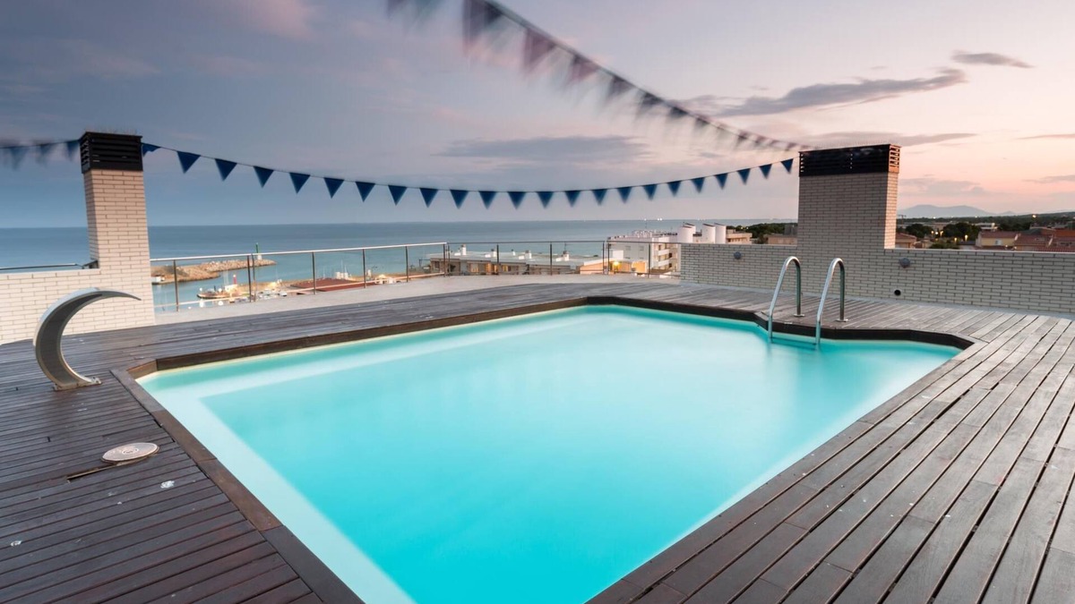 Costa Dorada Apartment | Apartment with terrace and pool 100m beach