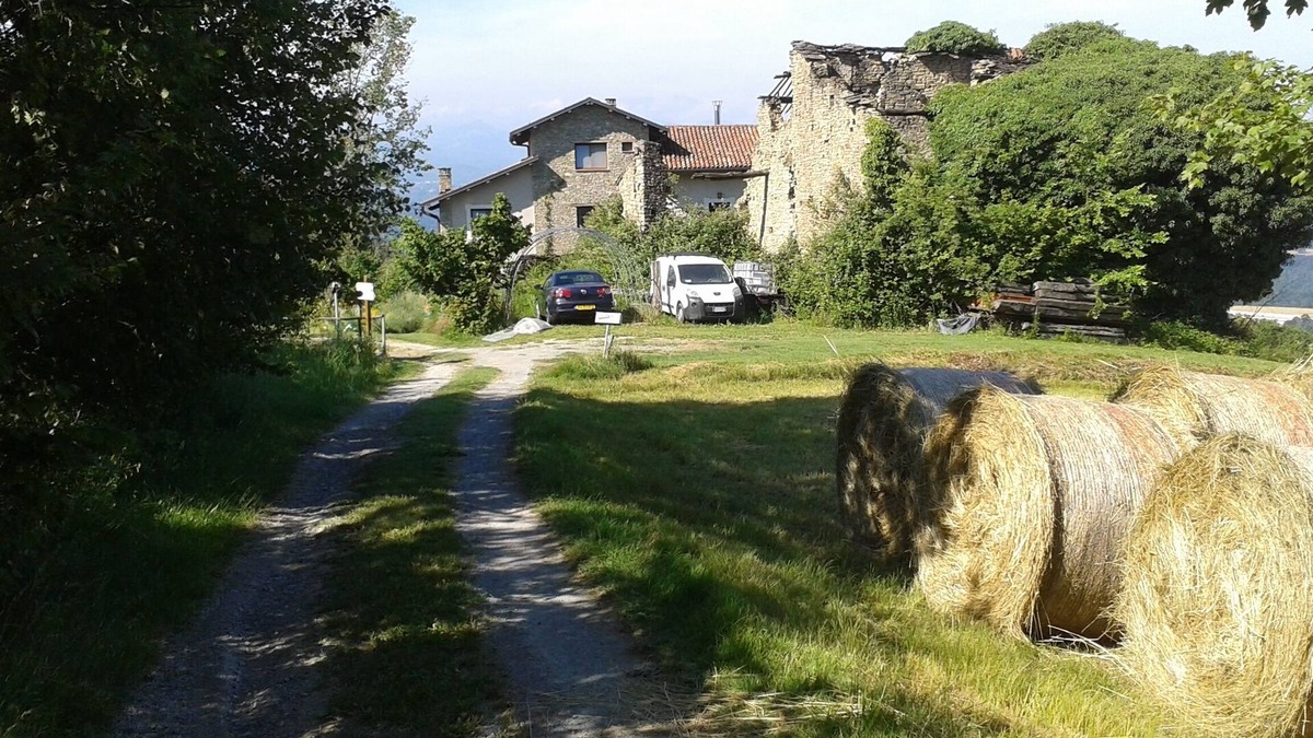 Castellino Tanaro Apartment | Apartment with beautiful 180 degrees view on the Alps!