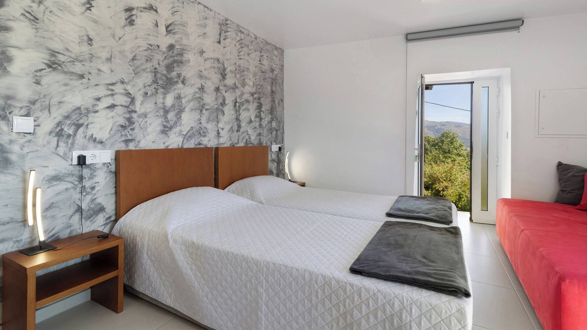 Bico Apartment | Apartment with Mountain View, Shared Pool and Wi-Fi