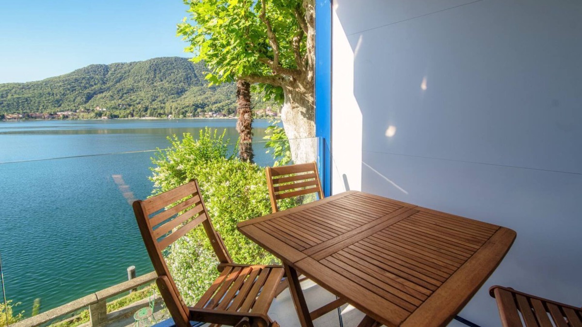 Ponte Tresa Apartment | Apartment with 180° view of Lake Lugano in Ponte Tresa (LA FINESTRA BLU)