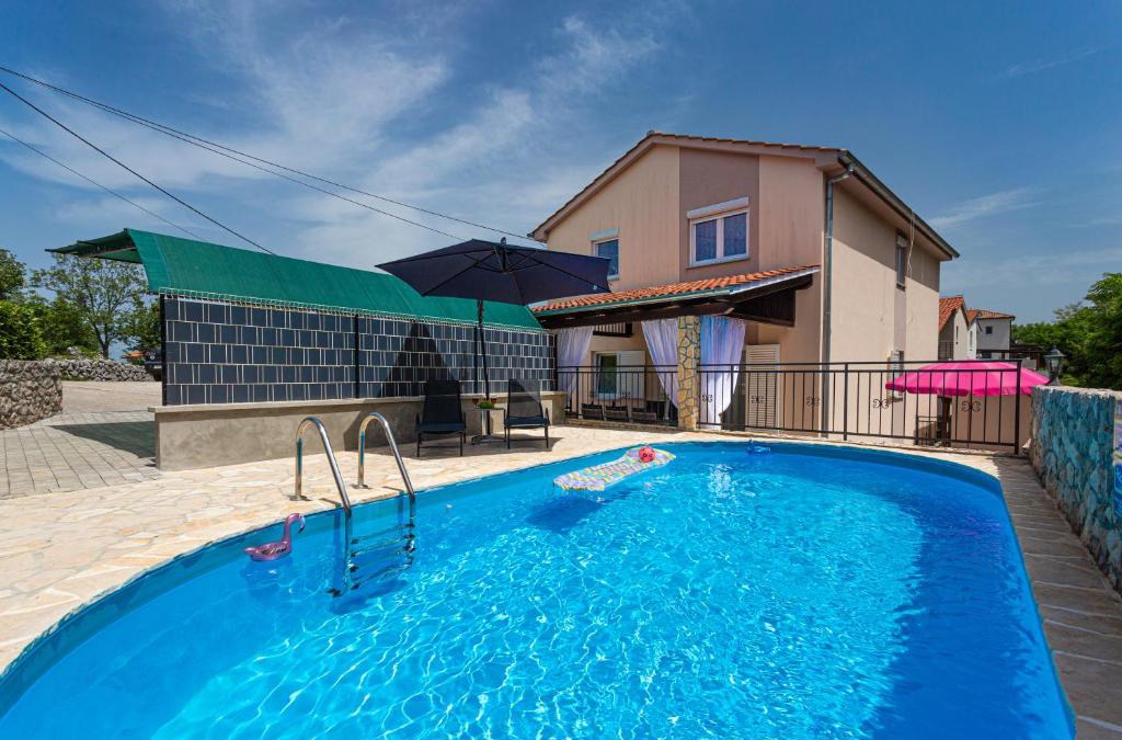 Dobrinj Apartment | Apartment With A Private Swimming Pool, Garden & BBQ