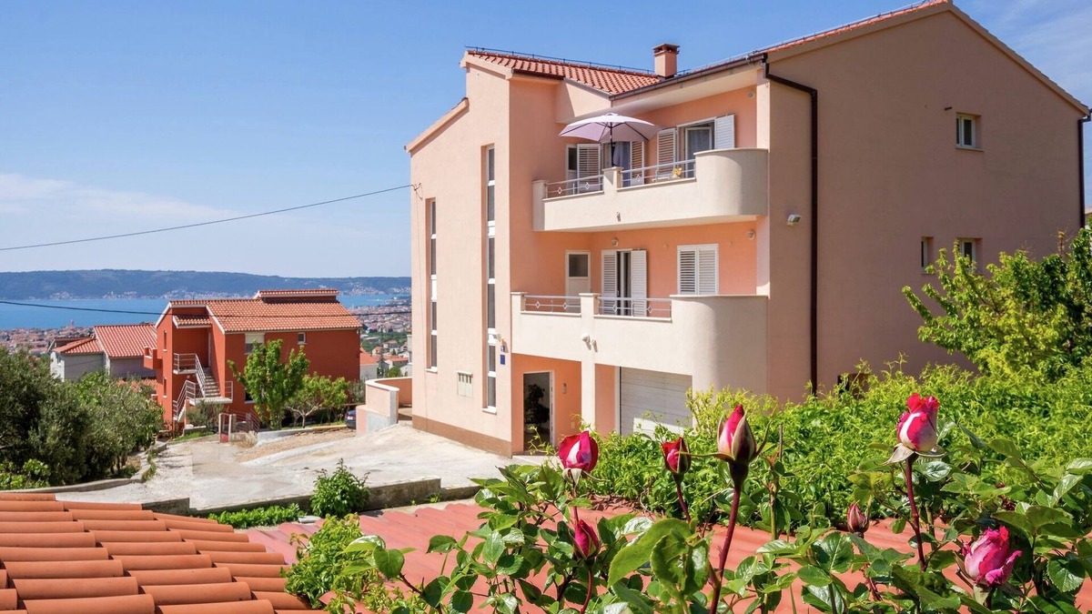 Kastel Stari Apartment | Apartment with balcony and view