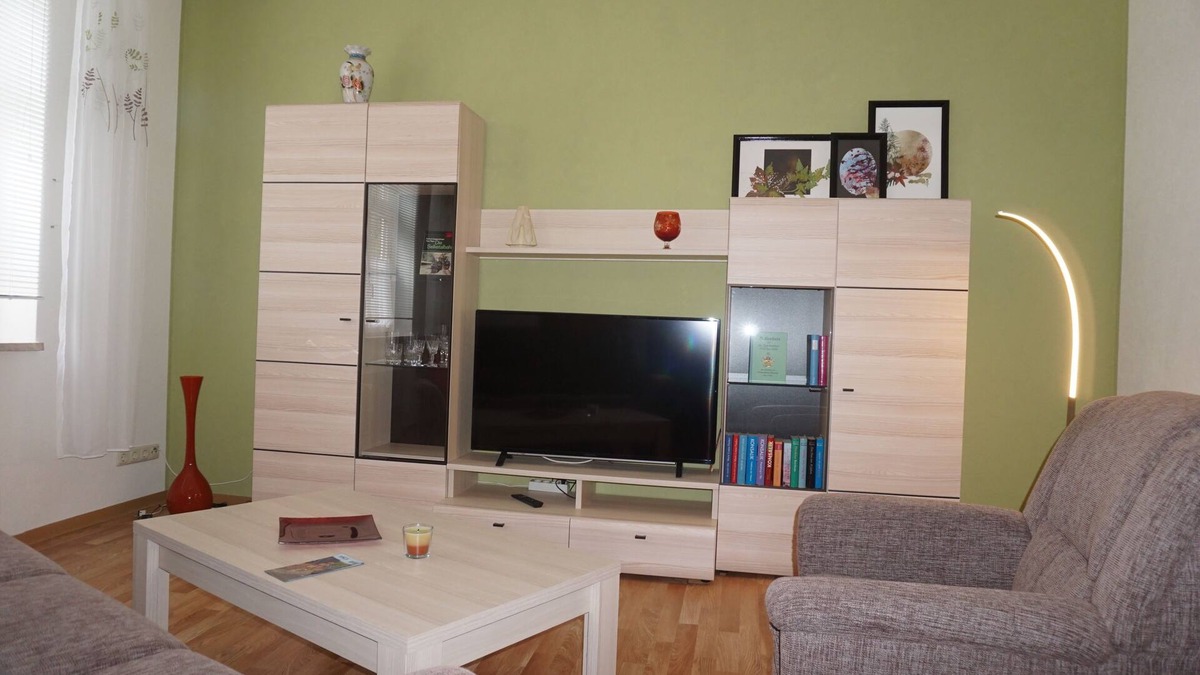 Ballenstedt Apartment | Apartment with balcony facing the avenue especially for couples with a car